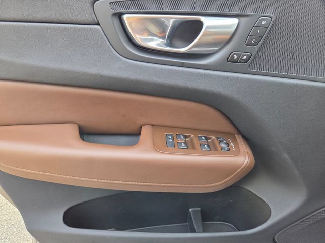 Certified 2024 Volvo XC60 B5 Plus AWD/4WD image 42