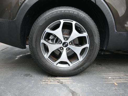 Used 2021 Kia Telluride EX image 9