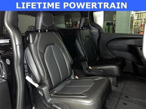 New 2026 Chrysler Pacifica Select image 18