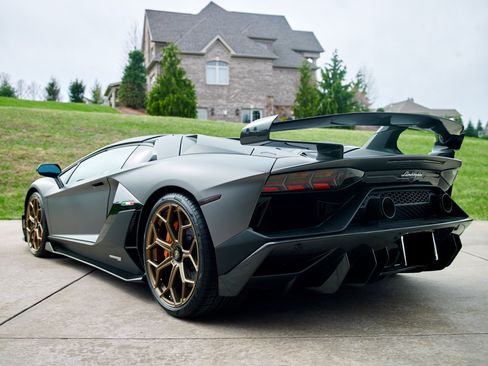Used 2021 Lamborghini Aventador SVJ AWD/4WD image 7
