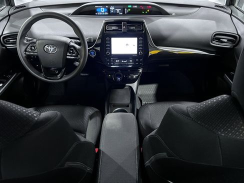 Used 2021 Toyota Prius LE image 12