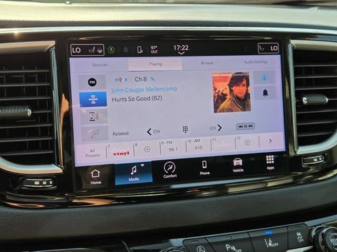 Certified 2022 Chrysler Pacifica Touring-L FWD image 25