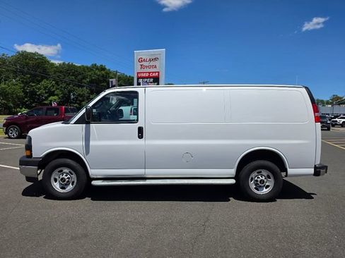 Used 2024 GMC Savana 2500 w/ Driver Convenience Package RWD image 4