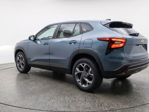 Used 2025 Chevrolet Trax LT image 6