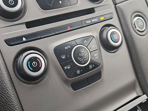 Used 2013 Ford Taurus SEL image 21