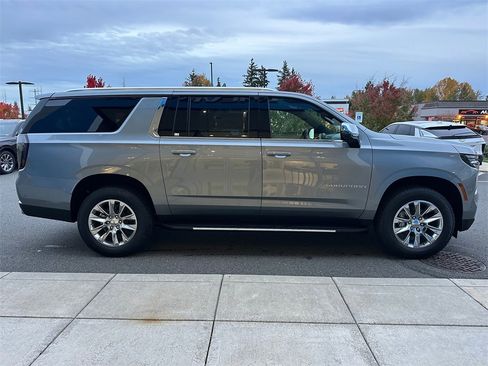 New 2026 Chevrolet Suburban Premier image 6