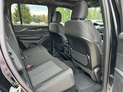 New 2025 Jeep Grand Cherokee Laredo X w/ Luxury Tech Group I image 21