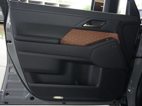 Used 2026 Lexus GX 550 w/ Accessory Package (31) AWD/4WD image 20