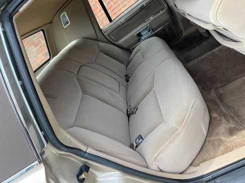 Used 1989 Lincoln Town Car Signature image 32