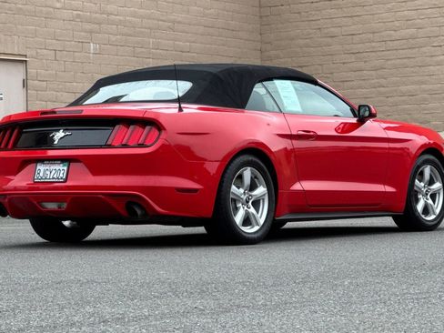 Used 2017 Ford Mustang Convertible RWD image 4