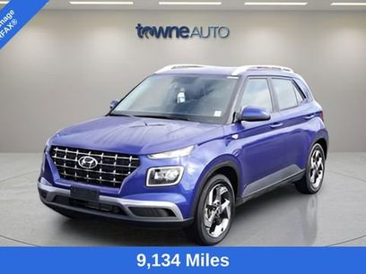 Used 2023 Hyundai Venue Limited w/ Cargo Package