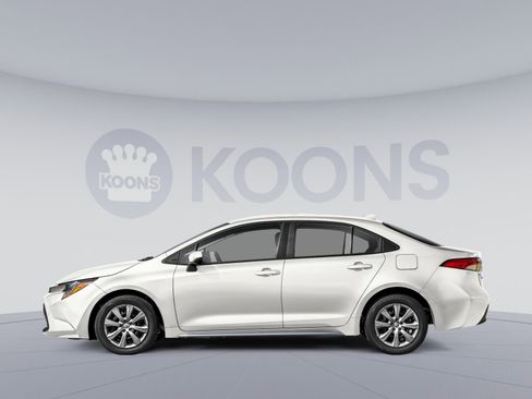 Used 2025 Toyota Corolla LE image 4