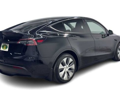 Used 2024 Tesla Model Y Long Range AWD/4WD image 2
