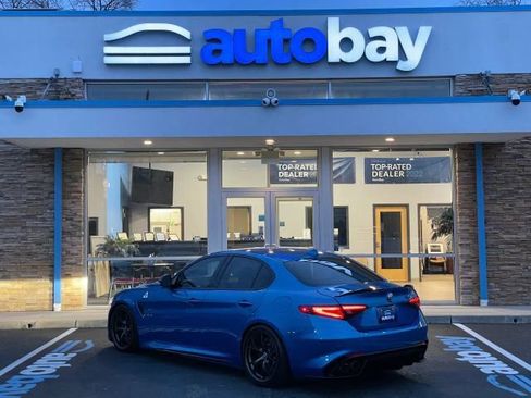 Used 2018 Alfa Romeo Giulia Quadrifoglio image 6