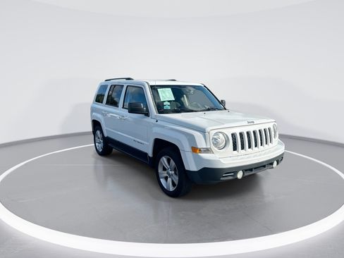 Used 2016 Jeep Patriot Latitude FWD image 2
