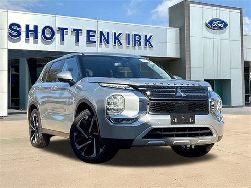 Used 2024 Mitsubishi Outlander SE Black Edition image 1