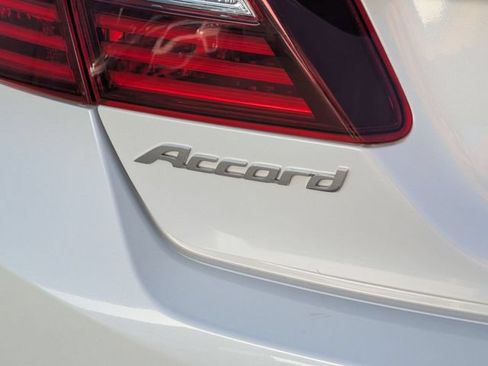 Used 2017 Honda Accord Touring image 10