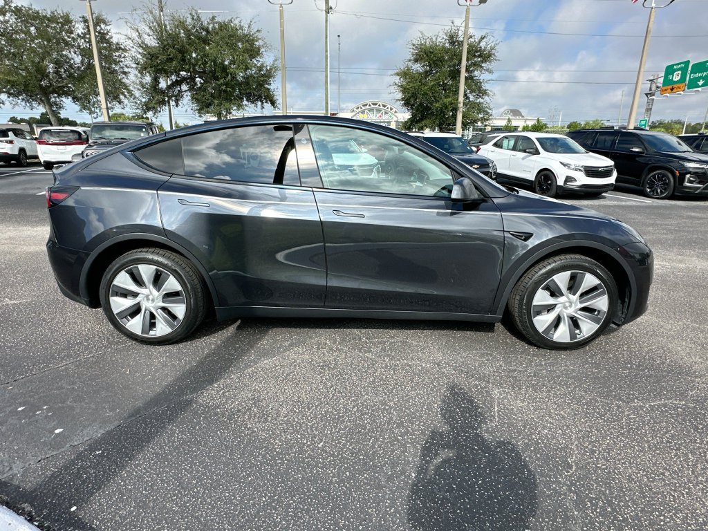Used 2024 Tesla Model Y Long Range AWD/4WD image 4