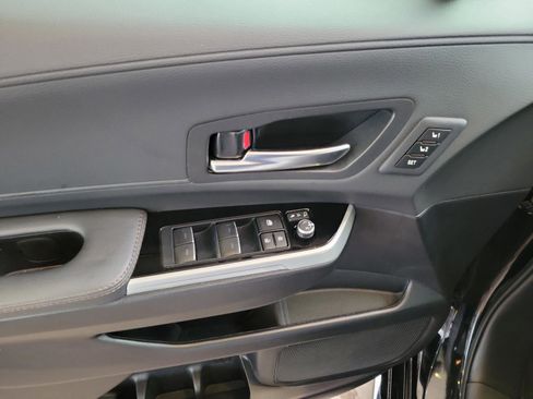 Used 2025 Toyota Sienna Limited image 7