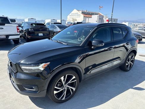 Used 2019 Volvo XC40 T5 R-Design AWD/4WD image 1