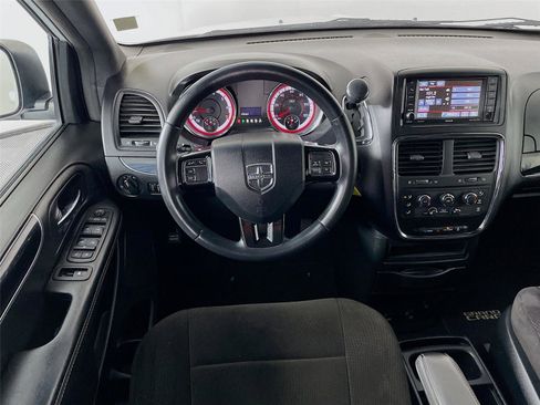 Used 2014 Dodge Grand Caravan SE image 24
