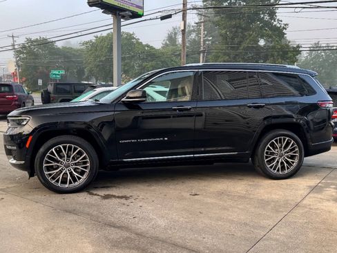 Used 2023 Jeep Grand Cherokee L Summit AWD/4WD image 6