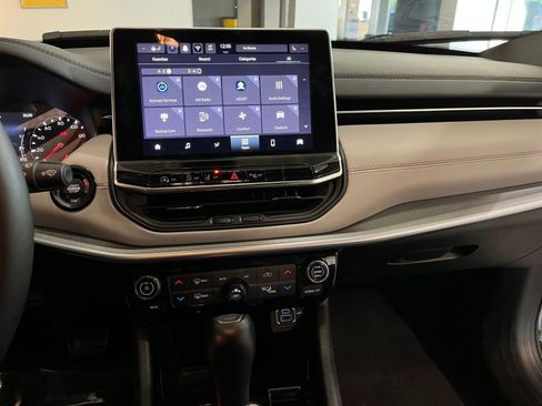 Used 2025 Jeep Compass Limited AWD/4WD image 17