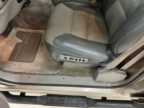 Used 2000 Chevrolet Tahoe Z71 w/ Comfort & Security Pkg AWD/4WD image 57