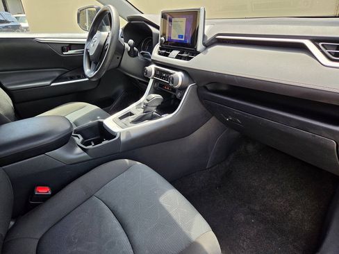 Used 2025 Toyota RAV4 XLE FWD image 9