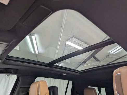 Used 2021 Cadillac Escalade ESV Premium Luxury AWD/4WD image 16