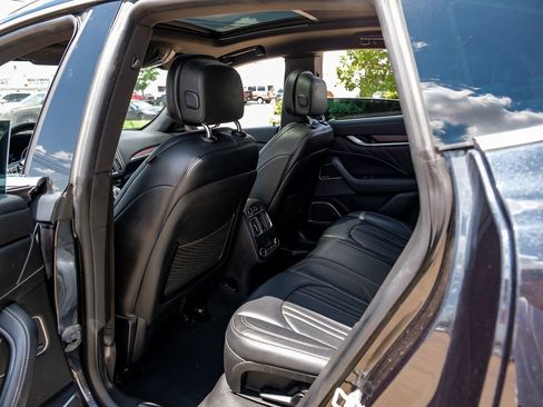 Used 2019 Maserati Levante S GranLusso image 35