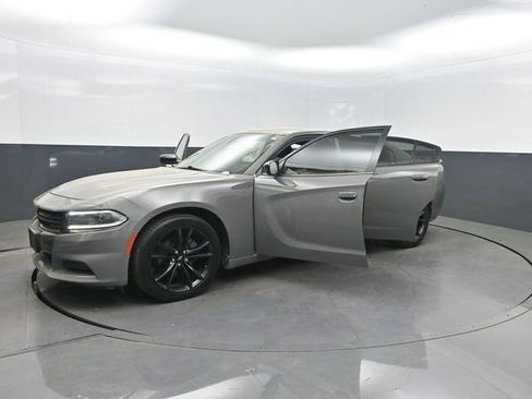 Used 2018 Dodge Charger SXT w/ Blacktop Package image 32