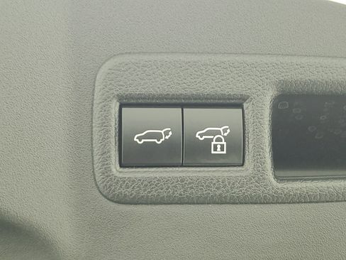 Certified 2025 Toyota bZ4X AWD image 9