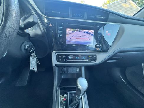 Used 2018 Toyota Corolla LE FWD image 15