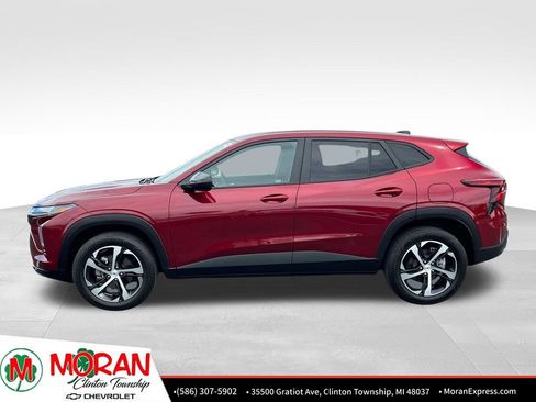 Certified 2024 Chevrolet Trax RS w/ Driver Confidence Package FWD image 3