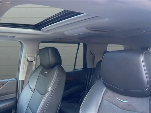 Used 2017 Cadillac Escalade Premium Luxury w/ LPO, Radiant Package image 15