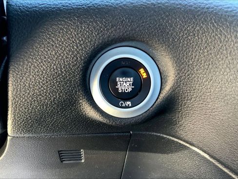 Used 2019 Chrysler Pacifica Limited FWD image 49