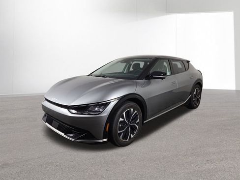 Certified 2022 Kia EV6 Wind w/ Wind Technology Package image 2