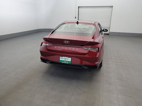 Used 2023 Hyundai Elantra SEL w/ Preferred Accessory Package FWD image 7