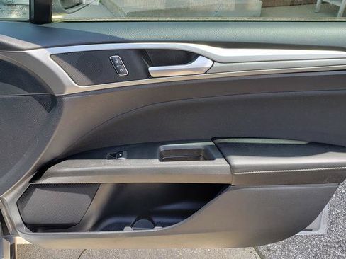 Used 2020 Ford Fusion SE FWD image 19