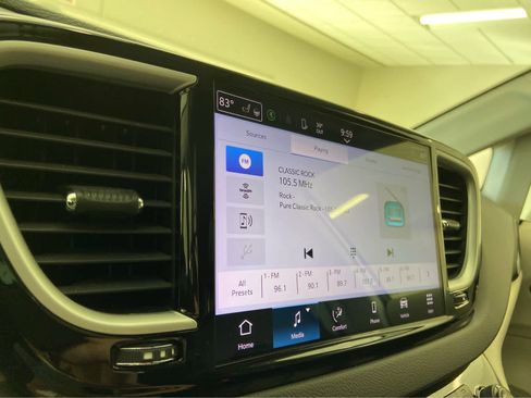 Used 2024 Chrysler Pacifica Touring-L FWD image 28
