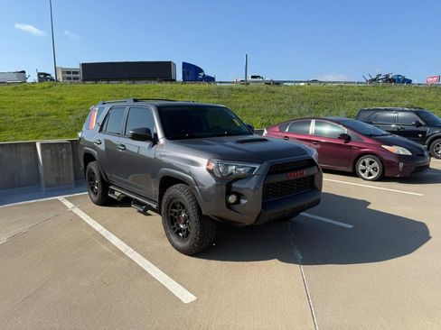Used 2018 Toyota 4Runner TRD Off-Road w/ Convenience Package AWD/4WD image 2