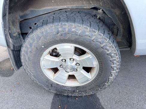 Used 2005 Toyota 4Runner SR5 AWD/4WD image 10