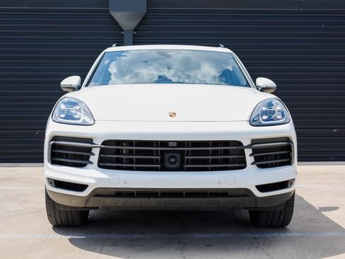 Certified 2023 Porsche Cayenne Platinum Edition image 10
