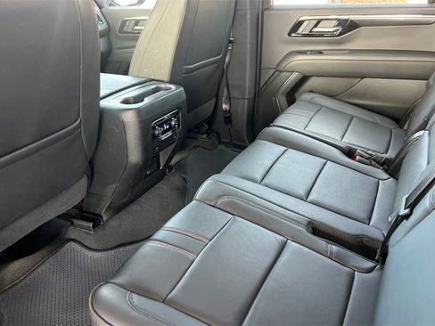 Used 2025 Chevrolet Suburban RST image 5