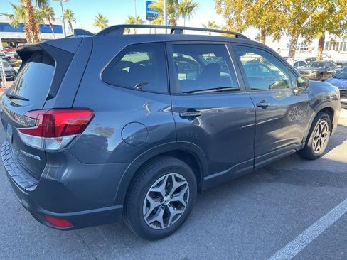 Used 2020 Subaru Forester Premium image 7