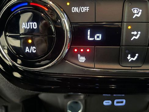 Used 2025 Chevrolet Trax LT w/ LT Convenience Package image 37