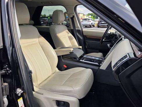 Used 2018 Land Rover Discovery HSE AWD/4WD image 16