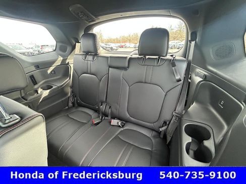 Certified 2025 Honda Pilot Black Edition image 32