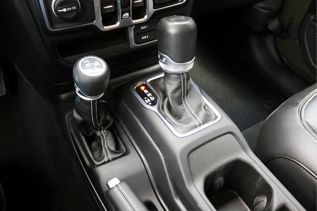 Used 2023 Jeep Wrangler Unlimited Sahara w/ Cold Weather Group AWD/4WD image 26